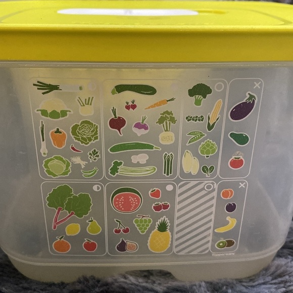 4 Tupperware Fridge Smart Containers - Small Deep
Tupperware - Picture 11 of 16